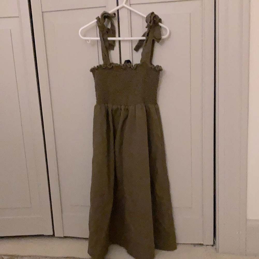 Cute but casual hunter green dress! Perfect for a simple event!